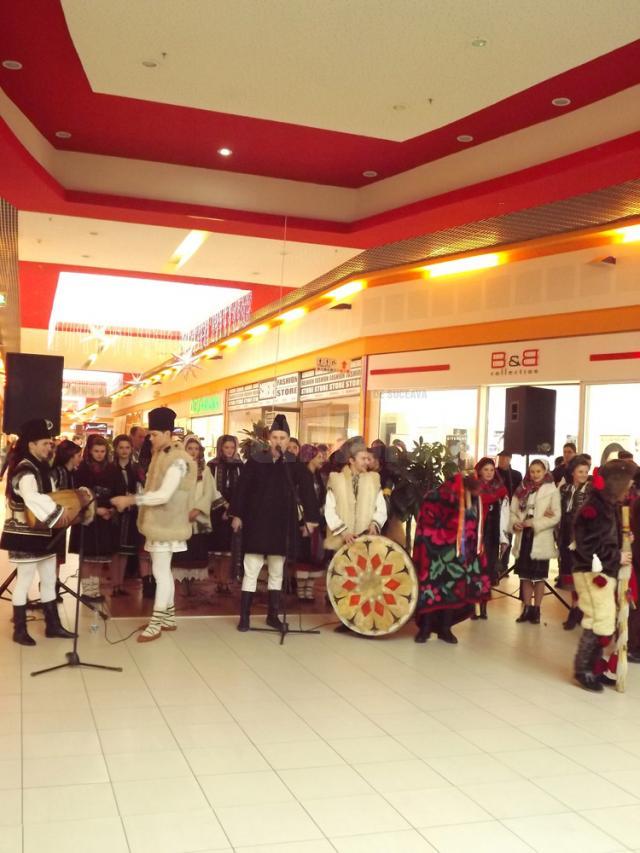 Târg de Crăciun şi frumoase spectacole de tradiţii de iarnă, la Shopping City Suceava