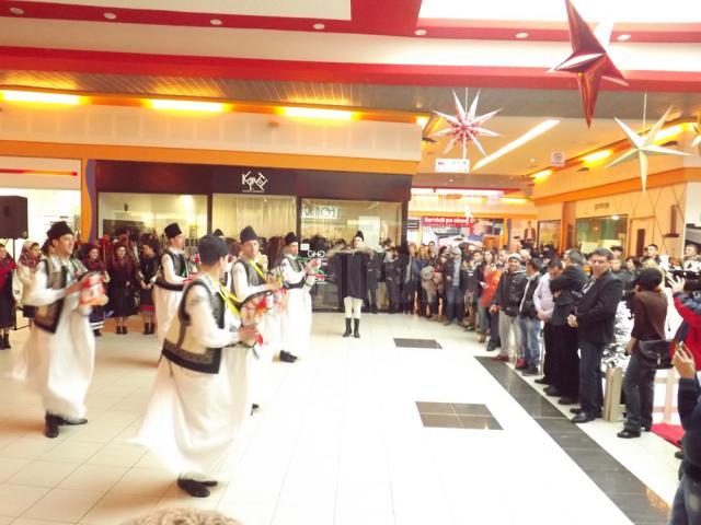 Târg de Crăciun şi frumoase spectacole de tradiţii de iarnă, la Shopping City Suceava