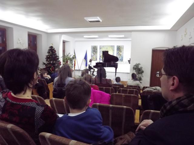 Concert de Crăciun al tinerelor talente, la Colegiul de Artă