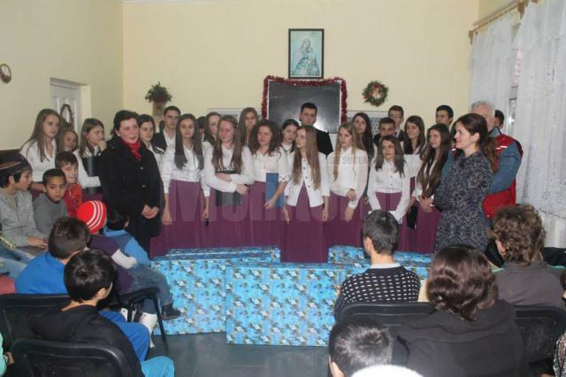 „Un Crăciun pentru fiecare”, acţiune caritabilă iniţiată de elevii şi profesorii Liceului Tehnologic „Ion Nistor” Vicovu de Sus