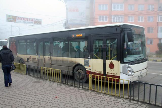 În perioada Crăciunului autobuzele şi microbuzele de maxi-taxi ale societăţii de transport public local (TPL) vor circula după un program special