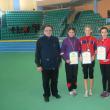 Antrenorul Toader Flămând alături de cele trei sportive pe care le pregătește la LPS Suceava