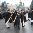Buciumaşii din Câmpulung Moldovenesc au deschis parada obiceiurilor de iarna
