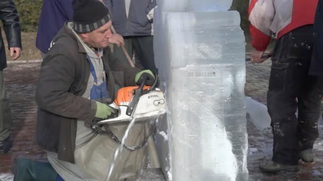 Obiceiul construirii crucilor de gheaţă, înainte de Bobotează, la Bosanci, este vechi de peste 140 de ani