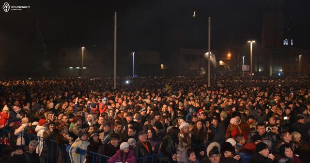 Peste 10.000 de suceveni au sărbătorit Revelionul în aer liber, cu muzică și focuri de artificii