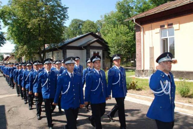 Elevi ai Şcolii Militare de Subofiţeri Jandarmi Fălticeni