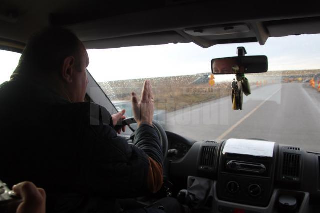 Vasile Andriciuc, la volanul microbuzului şcolar: „Zidul este un pericol iminent, inclusiv pentru şoferii care cunosc zona”