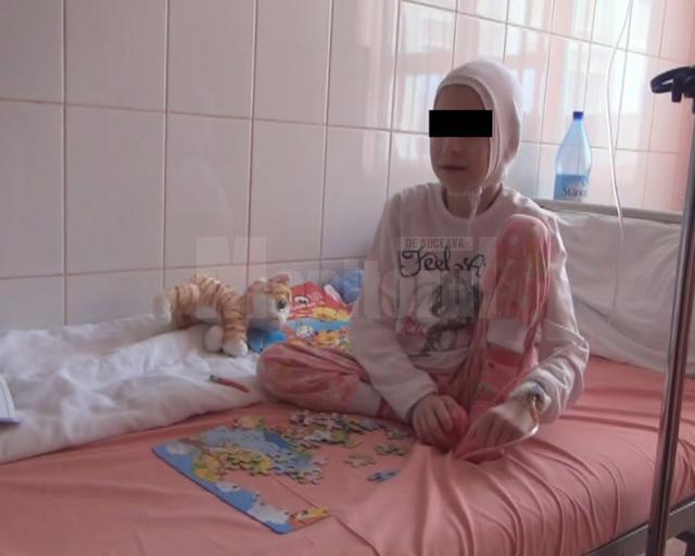 Adina Macoveiciuc, tânăra de 19 ani menţinută de mamă cu forţa la stadiul de bebeluş