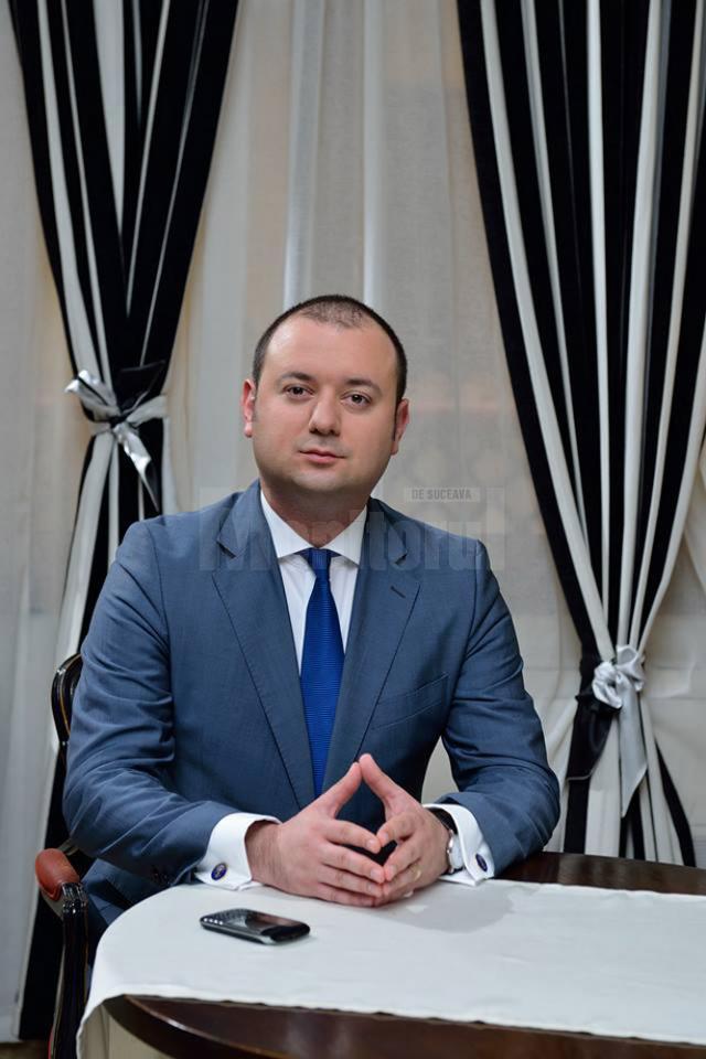 Codrin Scutaru activează ca ministru secretar de stat în cadrul Ministerului Muncii, Familiei, Protecţiei Sociale și Persoanelor Vârstnice