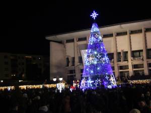 Luminile de sărbătoare din municipiul Suceava vor fi menţinute încă şase zile