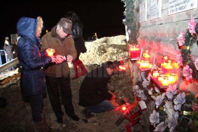 Lumânări şi reculegere în locul în care au murit patru oameni