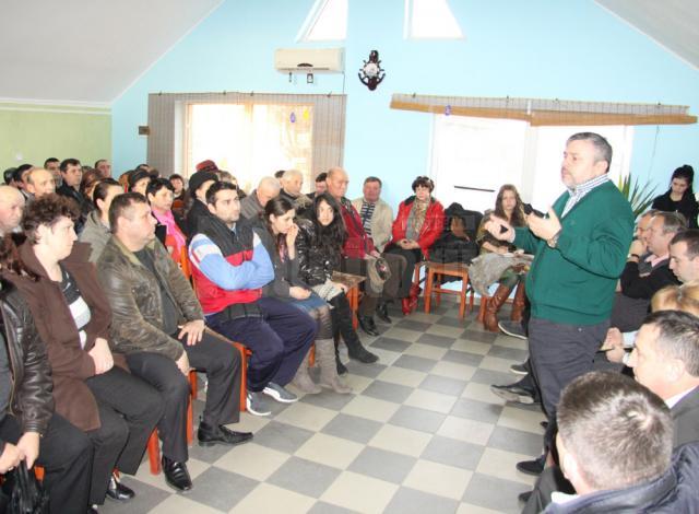 Peste o sută de locuitori din Ițcani au participat sâmbătă, 11 ianuarie, la întâlnirea organizată în acest cartier al municipiului Suceava de democrat-liberali