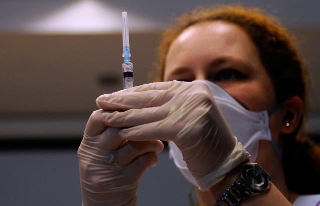 A doua tranşă de vaccin antigripal gratuit va ajunge joi la DSP Suceava. Foto: MEDIAFAX