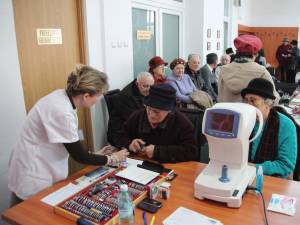 Sucevenii pot beneficia zilele acestea de consultaţii oftalmologice gratuite în cadrul unei acţiuni organizate de femeile din PDL Suceava, în parteneriat cu firma Lent Optik din Bucureşti