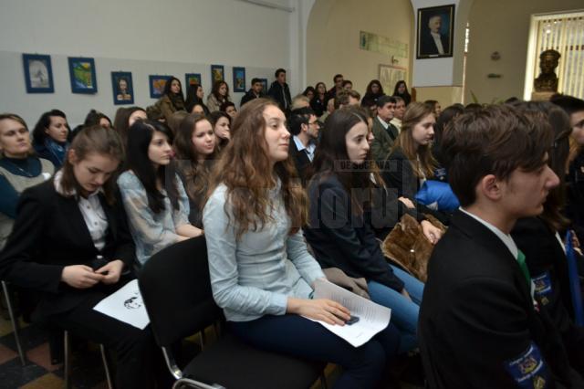 Manifestări de omagiere a lui Mihai Eminescu, la Colegiul Naţional „Eudoxiu Hurmuzachi”