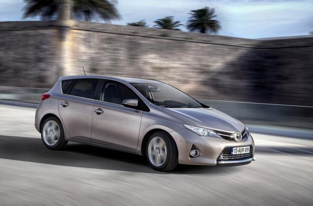 Toyota Auris pune accent pe siguranță și economie