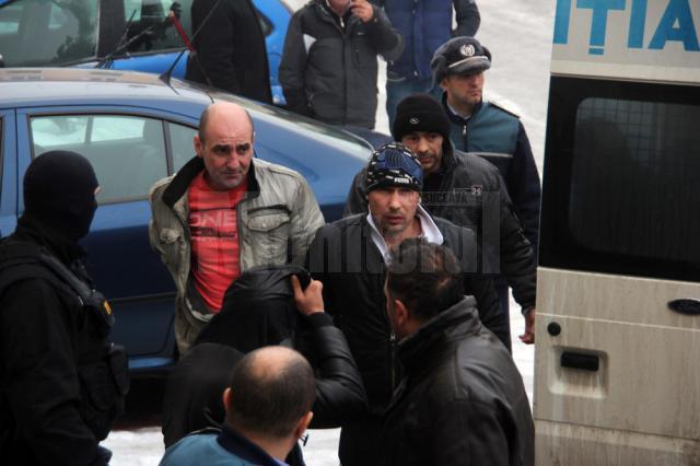 Procurorii au cerut arestare a 15 membri ai grupării, aduşi ieri în faţa magistraţilor de la Tribunalul Suceava