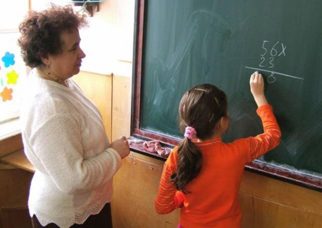 Bugetul Sucevei pe 2014 nu include salariile profesorilor pe trimestrul IV       Foto: glasul.ro