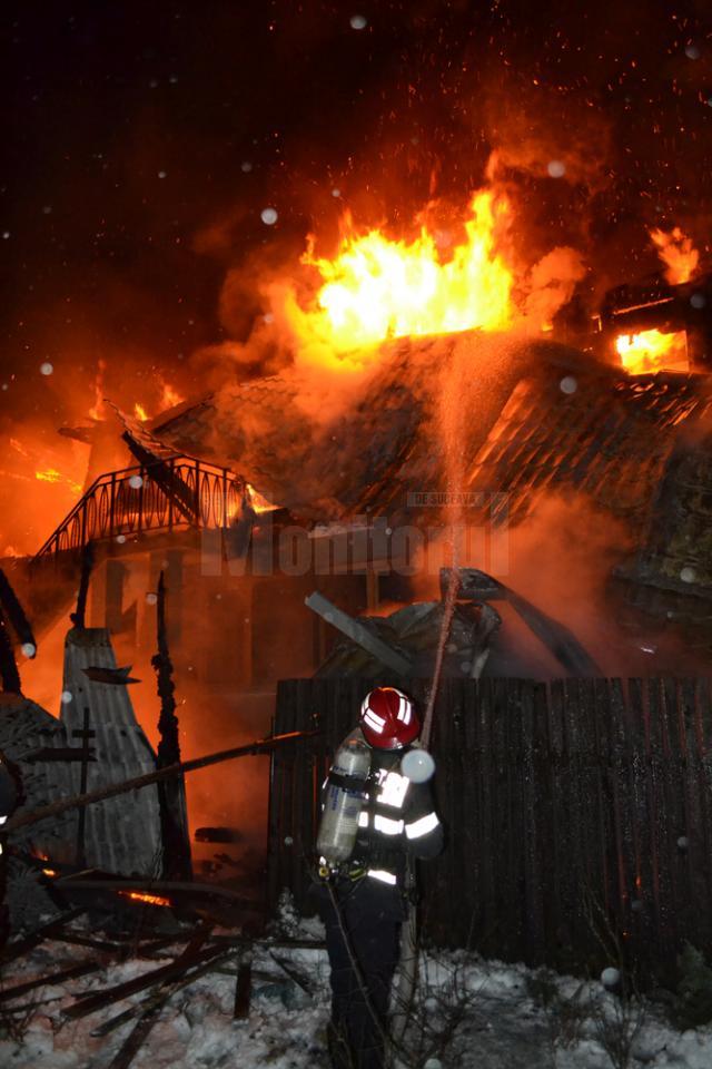 Incendiu de mari proporţii la vila proprietarului pensiunii Bogdăneasa