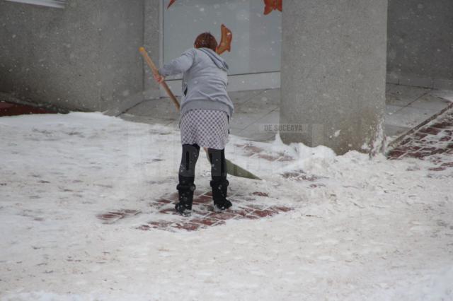 Locatarii  trebuie să cureţe zăpada de pe trotuarele şi aleile din zona locuinţelor şi a firmelor