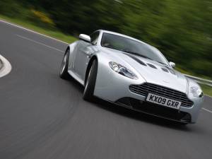 Noul Aston Martin V12 Vantage vine la toamnă