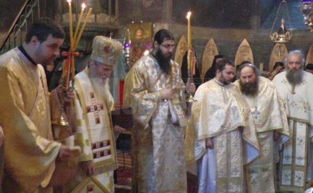 Liturghie arhierească în Biserica „Schimbarea la Faţă“ a Mănăstirii Slatina