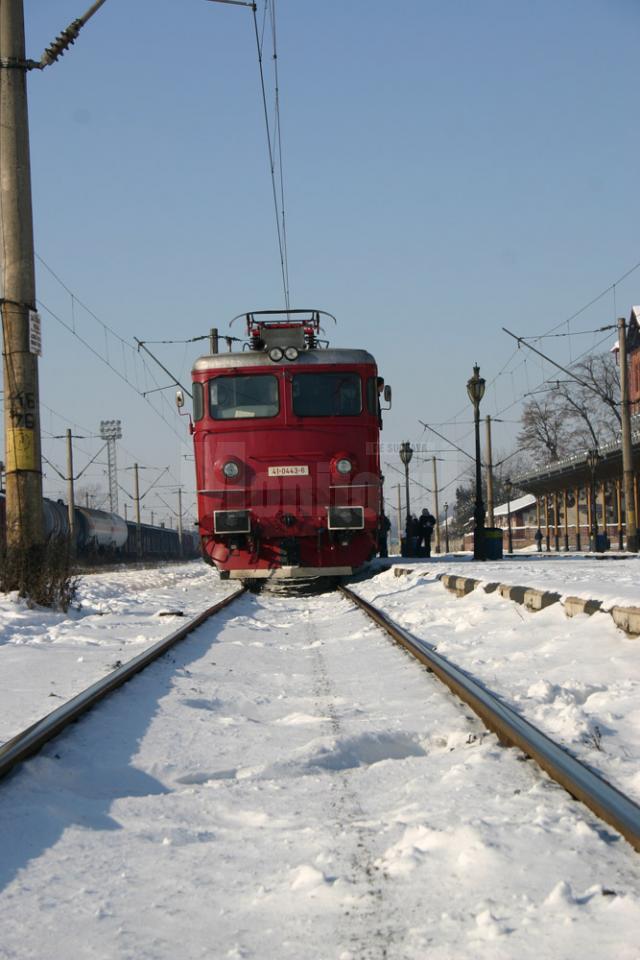 Un tren InterRegio Suceava-Bucureşti Nord, plecat în cursă ieri dimineaţă la ora 8.45, a fost implicat în două incidente între staţiile CFR Focşani şi Buzău