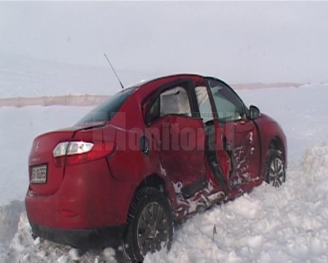 Una dintre maşinile implicate în accident