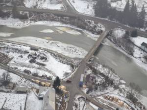 Podurile de gheaţă de pe râurile Bistriţa şi Dorna nu prezintă riscuri