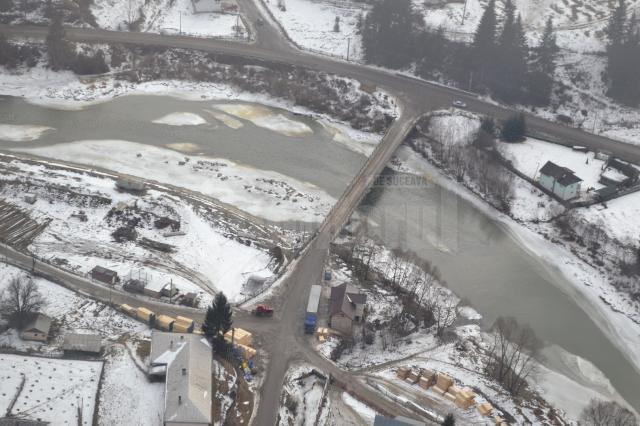 Podurile de gheaţă de pe râurile Bistriţa şi Dorna nu prezintă riscuri