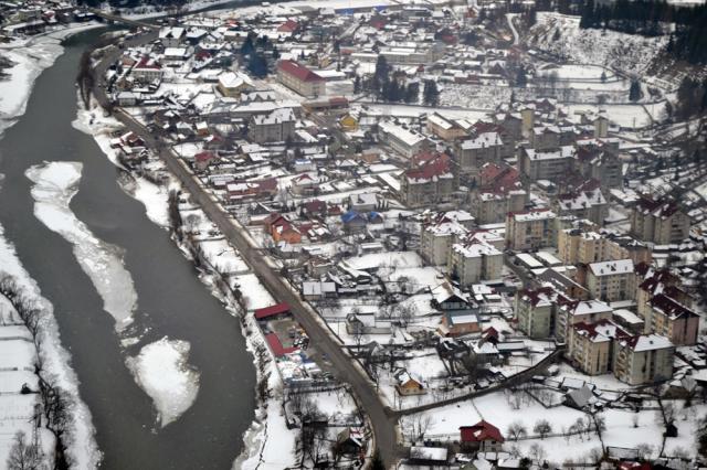 În urma monitorizării aeriene au fost identificate trei zone cu acumulări de gheaţă