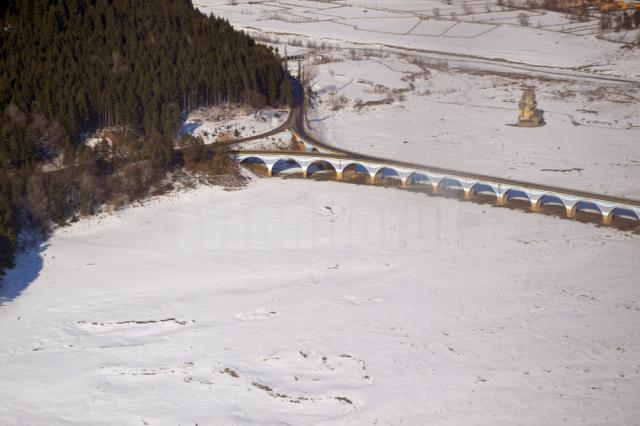 În urma monitorizării aeriene au fost identificate trei zone cu acumulări de gheaţă