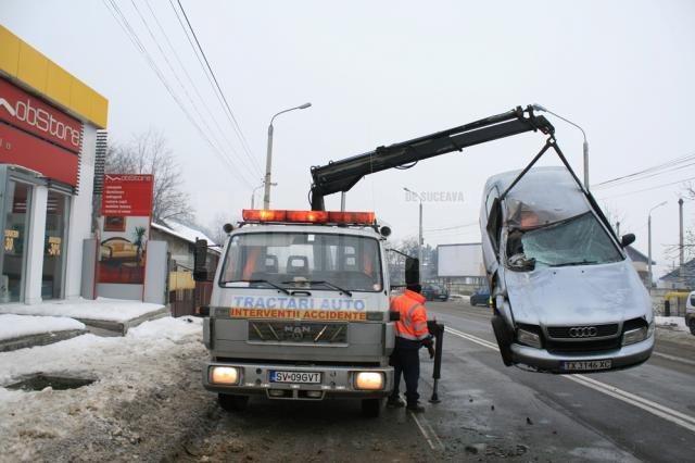 Autoturismul Audi, ridicat de la locul accidentului