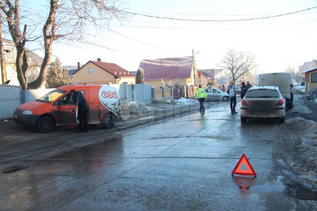 Carambol cu patru maşini şi un pieton rănit, la ieşirea din Suceava spre Moara