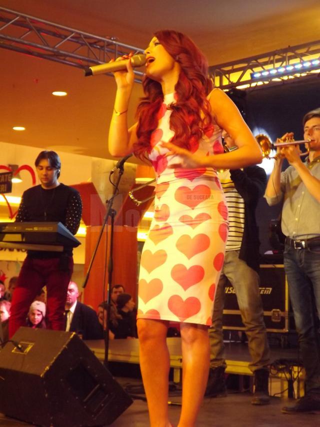 Elena Gheorghe a cucerit inimile publicului sucevean, de Valentine's Day