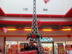 Fericiţii câştigători ai premiilor puse în joc de Shopping City Suceava în luna iubirii