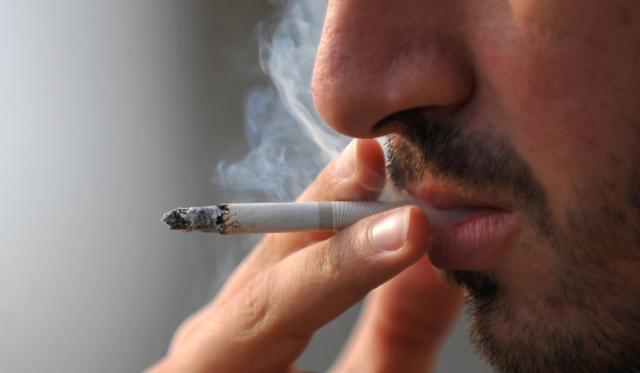 Fumătorii trebuie să „folosească cu prudenţă” vitamina E, precum şi suplimentele cu vitamina A şi C. Foto: Shutterstock.com