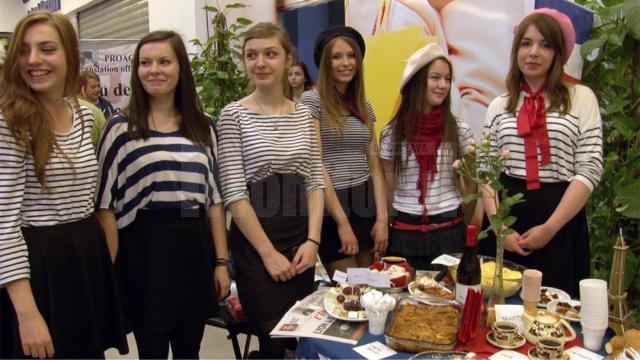 Tinerii au pregătit cu atenţie standurile expoziţionale