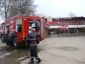 Pompierii de la Detaşamentul Suceava a reuşit să stingă focul înainte de a se extinde