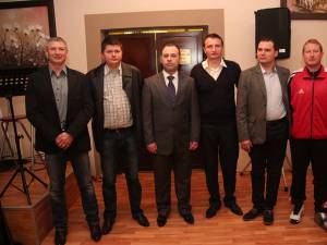 Președintele Ciprian Anton, împreună cu noii membri aleși în Biroul Executiv al AJF Suceava