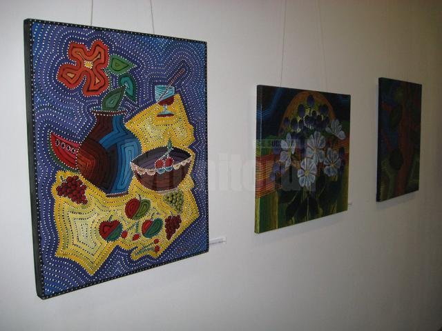 O expoziţie de pictură dăruită tuturor femeilor din Suceava