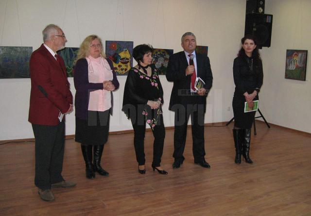 O expoziţie de pictură dăruită tuturor femeilor din Suceava