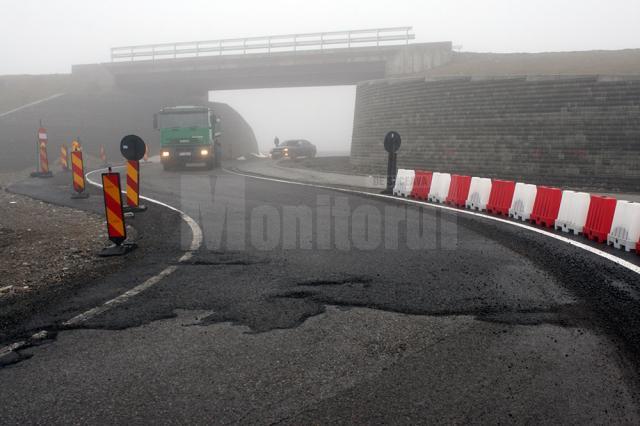 Degradarea vizibila a bretelei de asfalt deschise pe 18 ianuarie 2014