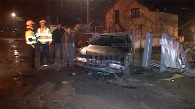 Accident rutier la Plopeni, provocat de un şofer fugar care a distrus un gard