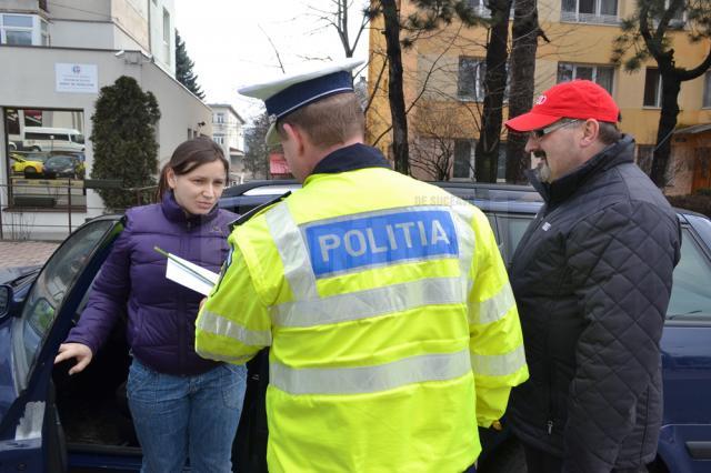 AutoMitric şi Poliţia Rutieră Suceava au oferit flori speciale pentru doamne deosebite