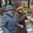 Femeile din municipiul Suceava au primit flori din partea deputatului PDL Ioan Balan