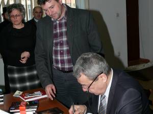 Fostul ministru de Interne Doru Viorel Ursu şi-a lansat ultimele cărţi la Fălticeni
