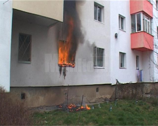 Apartamentul cuprins de incendiu