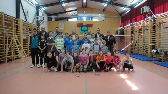 Faza judeţeană a ONSŞ la badminton s-a desfăşurat în sala de sport din Horodnic de Sus