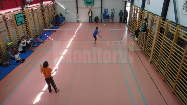 Faza judeţeană a ONSŞ la badminton s-a desfăşurat în sala de sport din Horodnic de Sus